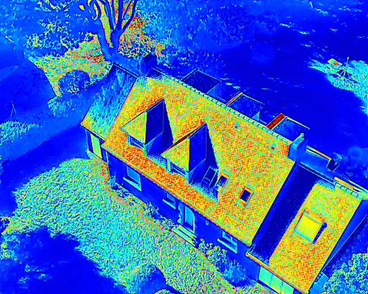 Thermogramme infrarouge de la même toiture